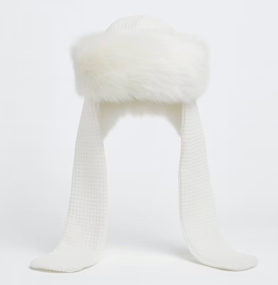 White Kleo Hat and Scarf